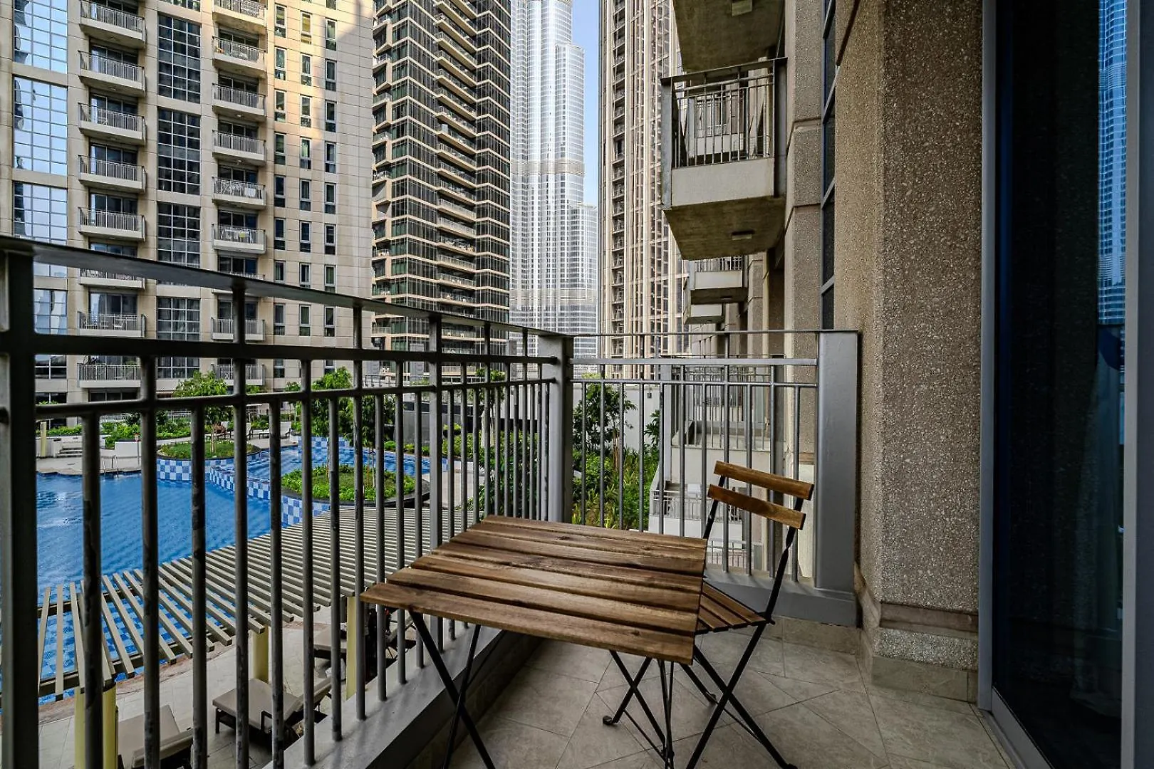 Spacious 1Bdr Apartment Downtown I Standpoint Tower Dubai